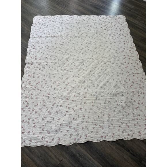 Vintage Chatham Floral Quilt Cotton Scalloped White Pink Shabby Chic Cottagecore - Picture 1 of 11